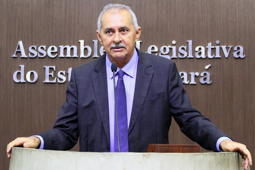 Prefeito de Horizonte rompe com FGs e anuncia apoio a Elmano e Camilo
