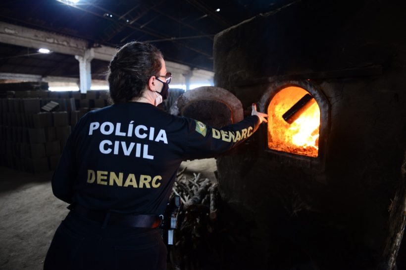 Polícia Civil incinera mais de três toneladas de drogas apreendidas no Ceará