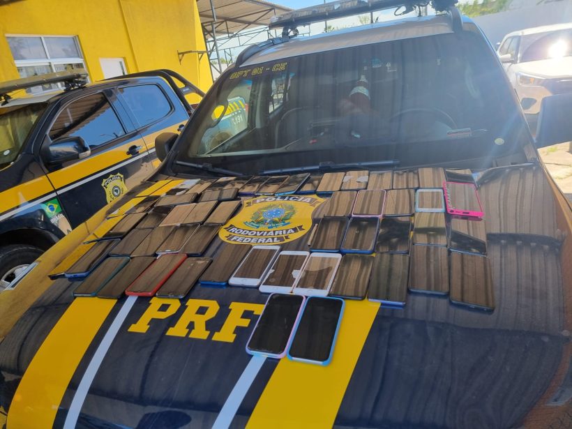 Polícia Rodoviária Federal apreende 55 celulares roubados durante o Fortal