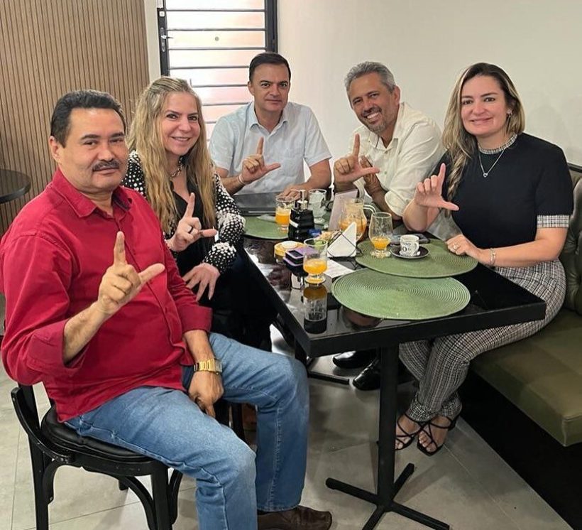 Pré-candidatos do PT ao Abolição, Fernando Santana e Elmano de Freitas se reúnem em Fortaleza