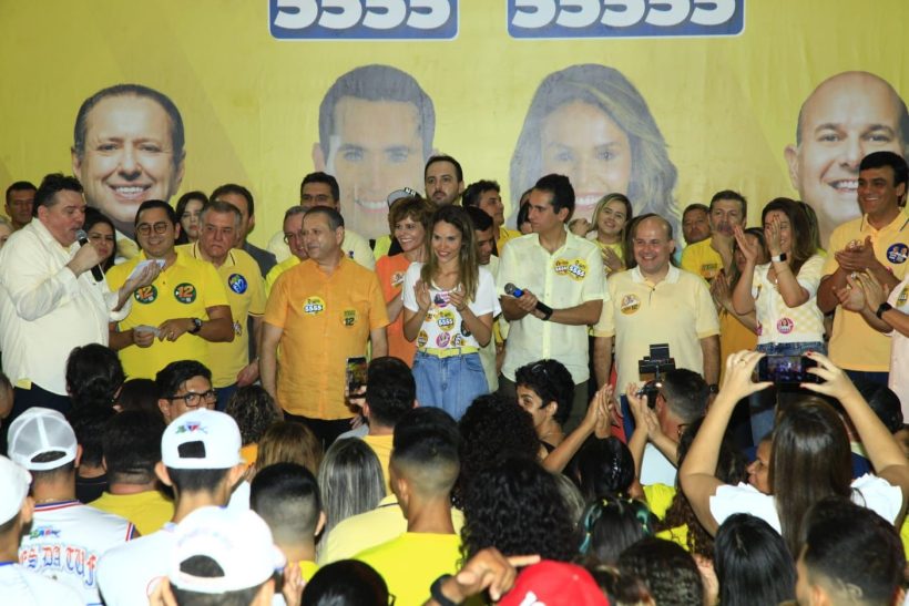 Domingos Neto inaugura comitê ao lado de Roberto Cláudio e Domingos Filho 