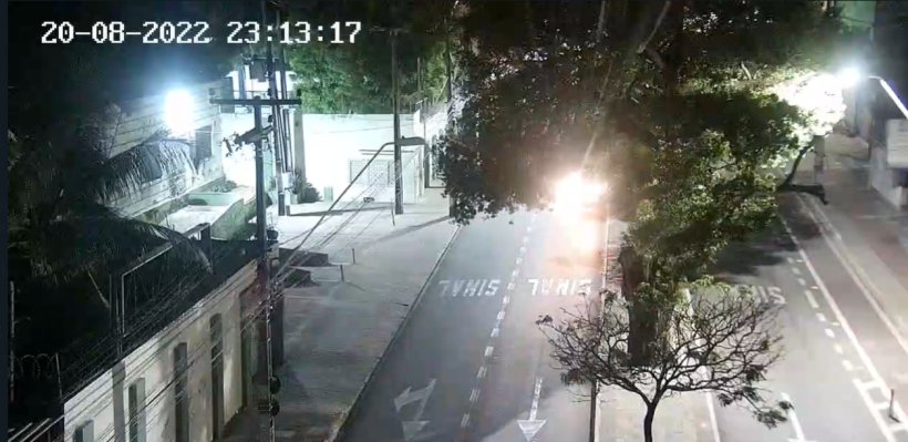 Homem tenta furtar fiação elétrica em poste de Fortaleza e morre eletrocutado