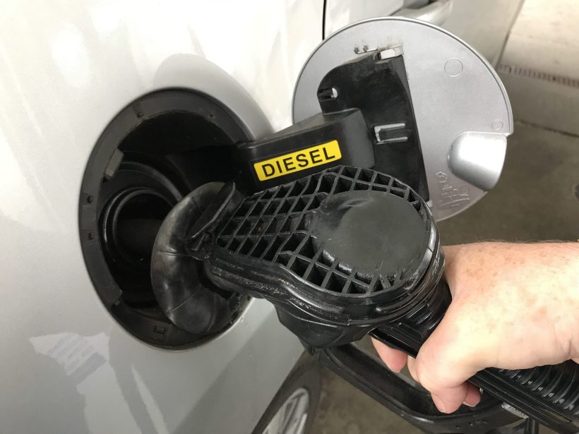 Petrobras anuncia redução de R$ 0,14 no preço do diesel na primeira queda desde 2021