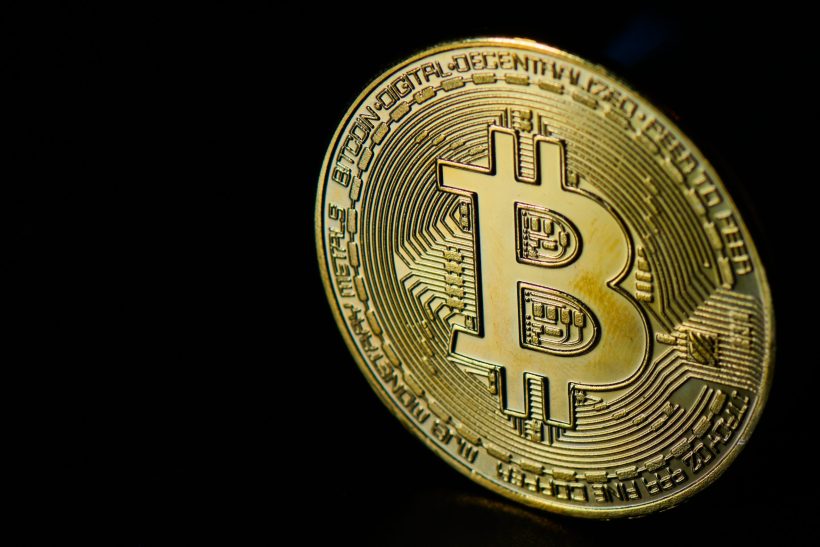 “Faraó dos Bitcoins” e vereador de Búzios são investigados por lavagem de dinheiro no RJ