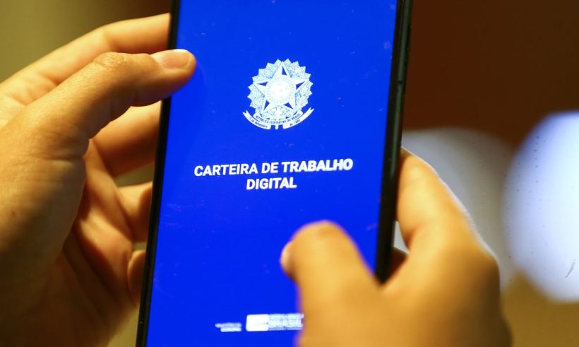 IBGE: desemprego recua para 8,1% no trimestre encerrado em novembro