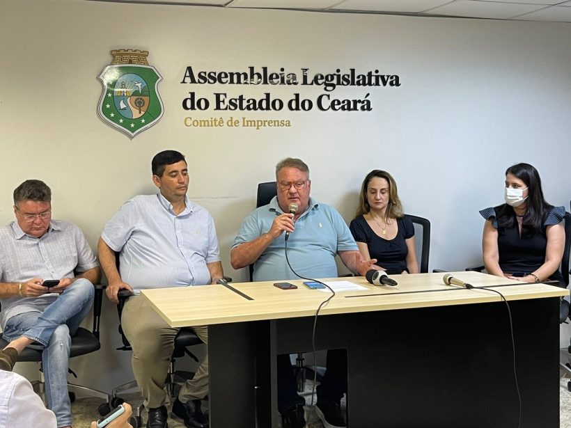 “Ataque a democracia”, diz Chiquinho Feitosa sobre ação de aliados de Tasso na convenção do PSDB