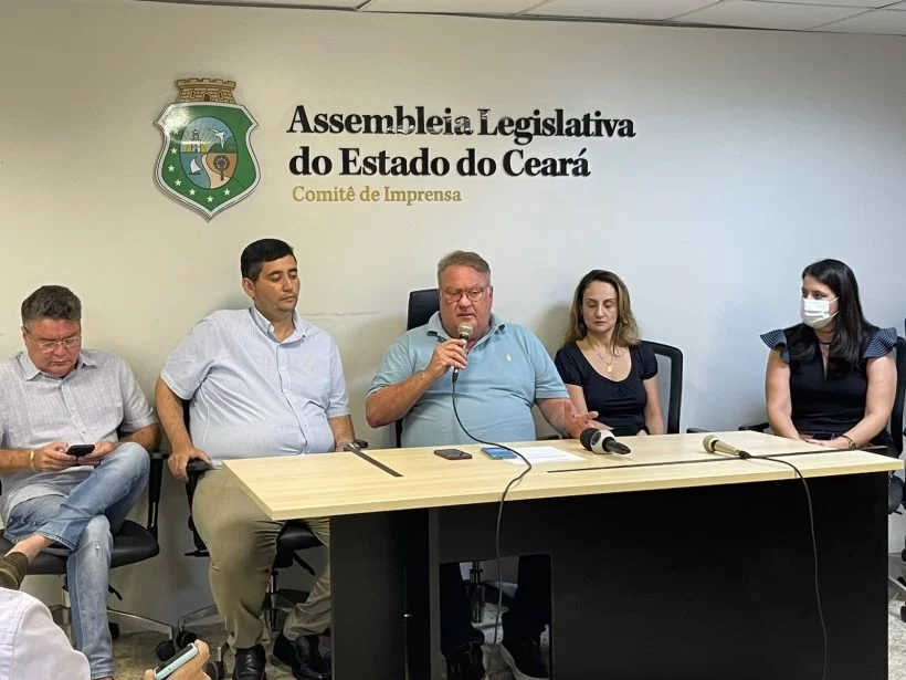 "Ataque a democracia", diz Chiquinho Feitosa sobre ação de aliados de Tasso na convenção do PSDB