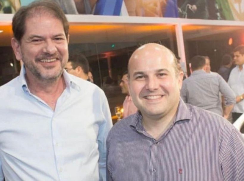 Assessor de Cid tenta mostrar que patrão está fechado com RC postando foto antiga