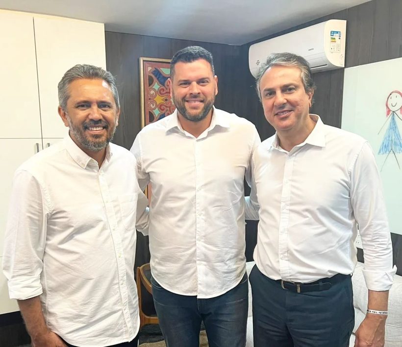 Camilo e Elmano fecham o apoio de 112 prefeitos no Ceará para a disputa das eleições