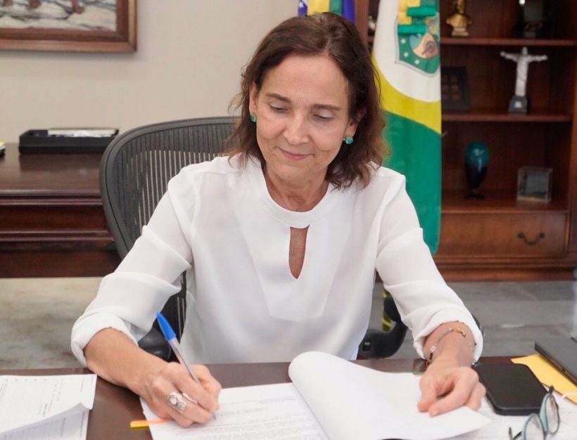 Izolda Cela nomeia equipe que fará transição para novo Governo Elmano de Freitas