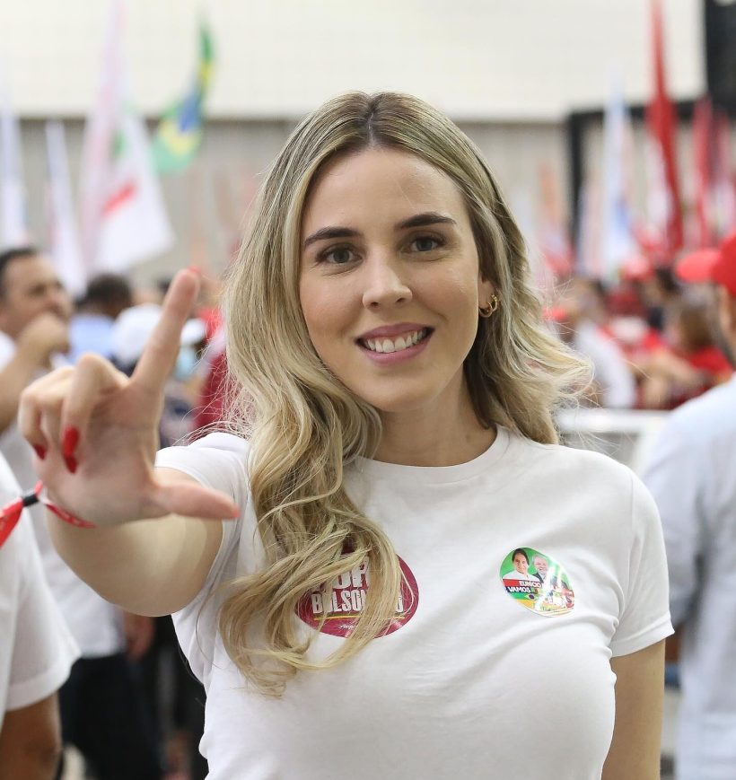 Justiça Eleitoral defere candidatura de Jade Romero na chapa de Elmano de Freitas
