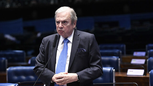 Tasso Jereissati reconhece perda de relevância do PSDB, que se prepara para fusão com o Podemos