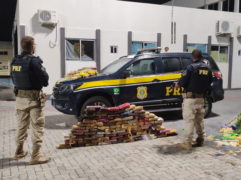 PRF apreende grande quantidade de droga em caminhão no interior