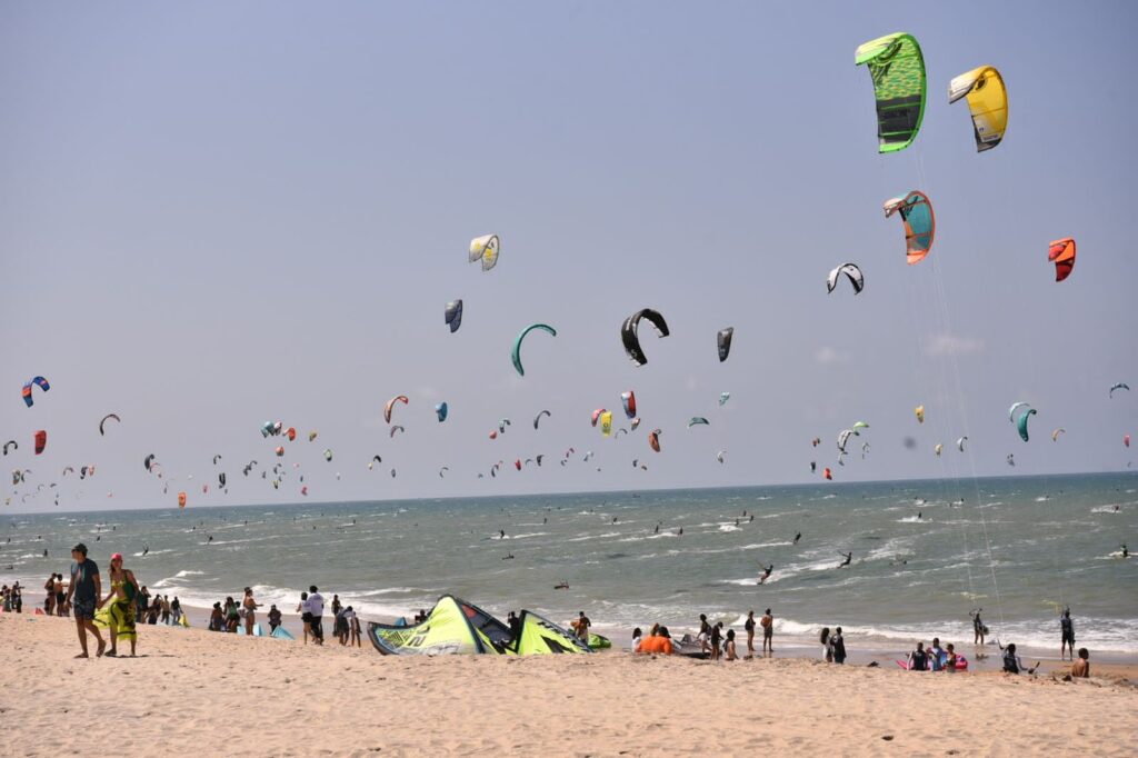 Kitsurfistas na Praia do Cumbuco. Foto: Divulgação