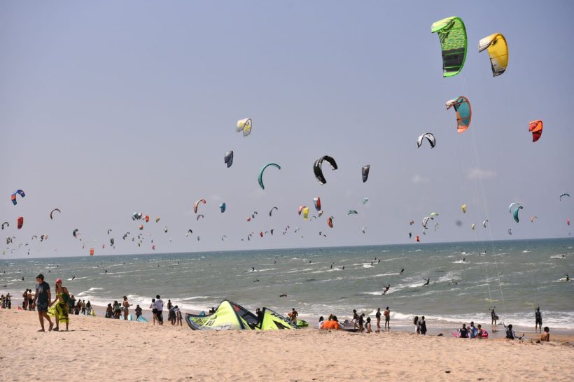 Caucaia bate próprio recorde mundial com 884 kitesurfistas na Praia do Cumbuco