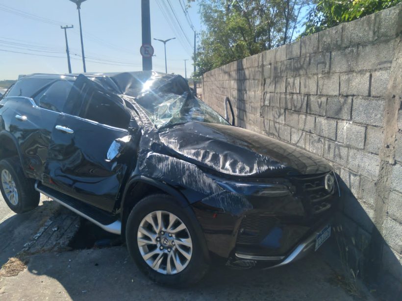 Cantor Vicente Nery sofre grave acidente de carro em Fortaleza