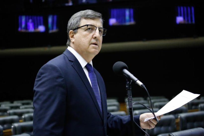 Danilo Forte responsabiliza José Guimarães por aumento na gasolina no Brasil