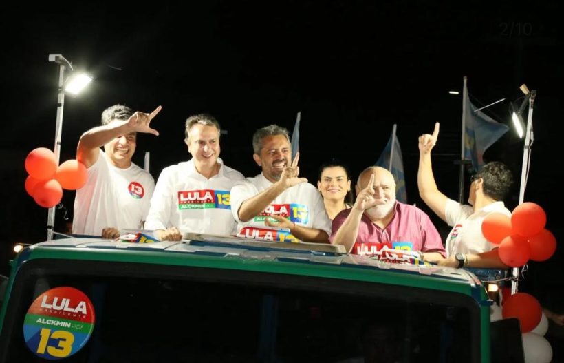 Ao lado de Elmano e Camilo, vice-prefeito de Pacatuba participa de carreata em apoio a Lula