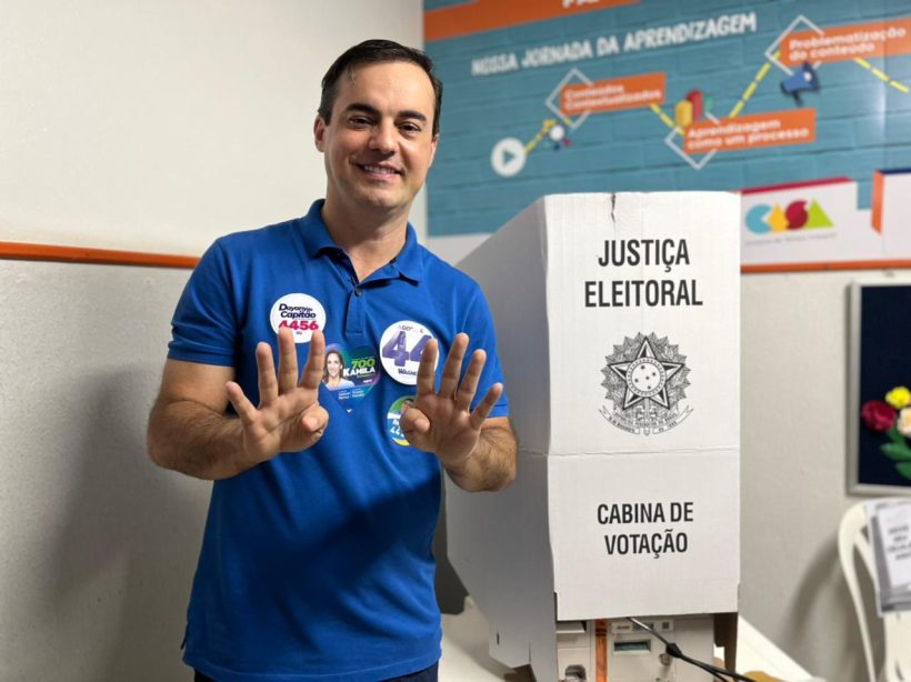 Capitão Wagner vota em Fortaleza e acredita em vitória no primeiro turno