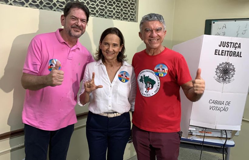 Izolda Cela vota em Sobral acompanhada de Cid Gomes e Veveu Arruda