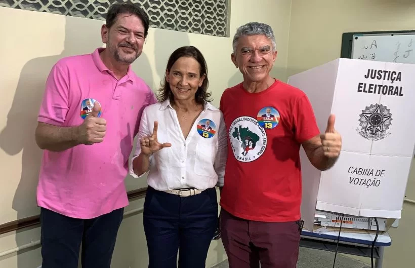 Izolda Cela vota em Sobral acompanhada de Cid Gomes e Veveu Arruda