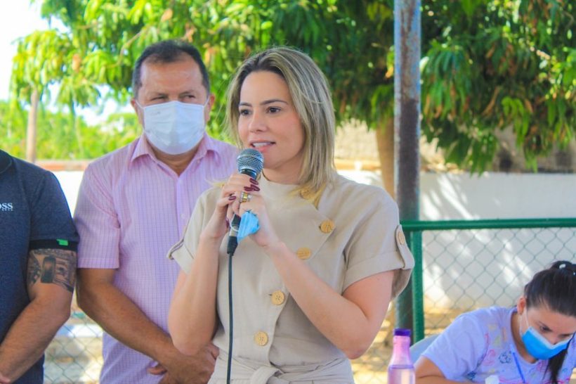Giordanna Mano confirma renúncia à Prefeitura de Nova Russas para disputar vaga na Câmara