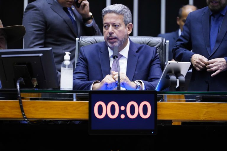 Arthur Lira diz não ver motivos para investigar deputados em atos golpistas