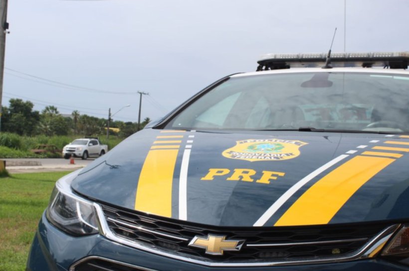 Foragido da Justiça é preso após pedir informação em posto da PRF