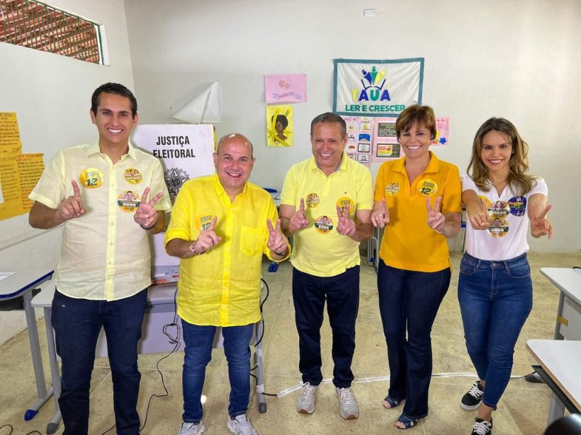 Domingos Filho vota em Tauá acompanhado por Roberto Cláudio