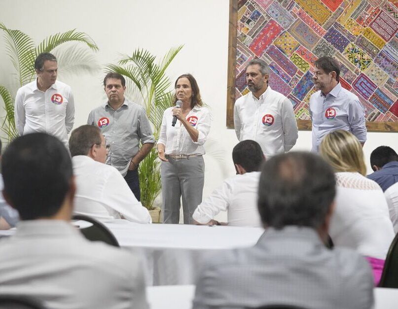 Bastidores da reunião de apoio à candidatura de Lula expõe crise do PDT entre Cid e André Figueiredo