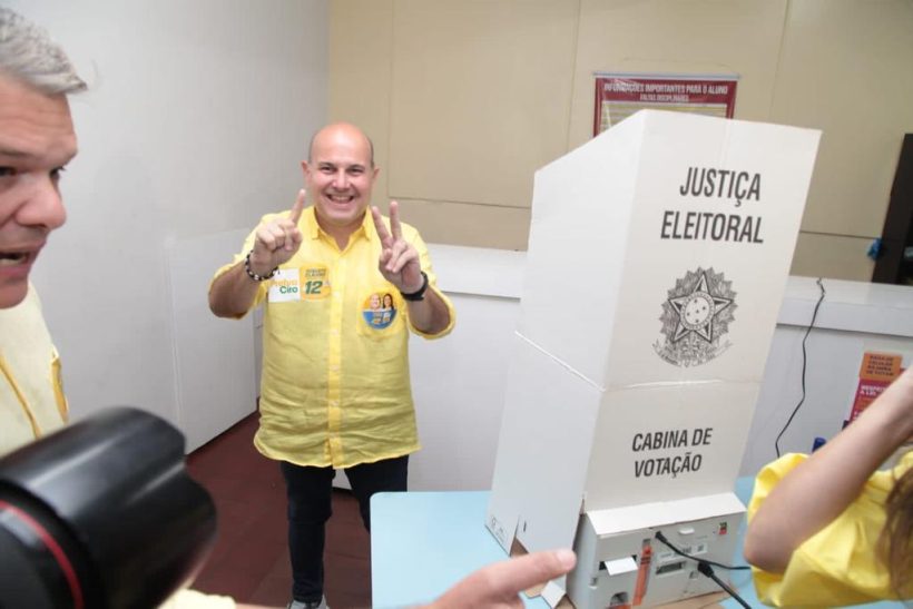 “Não tenho mágoas de ninguém”, diz Roberto Cláudio após votar na Aldeota