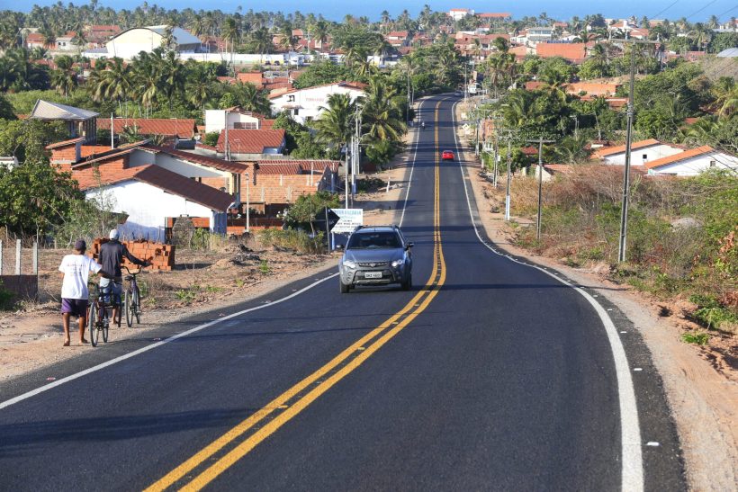 Governo entrega restauração de rodovia que liga Cascavel à Caponga