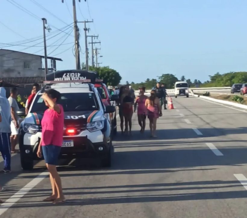 Crianças morrem eletrocutadas após banho em rio
