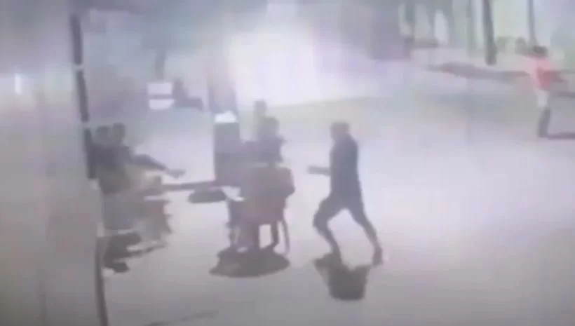 Homem mata um e atira contra três na frente de criança na Granja Lisboa