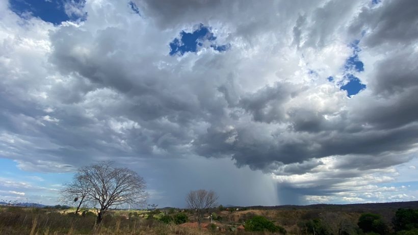 Chove na capital e em mais de 100 municípios do Ceará