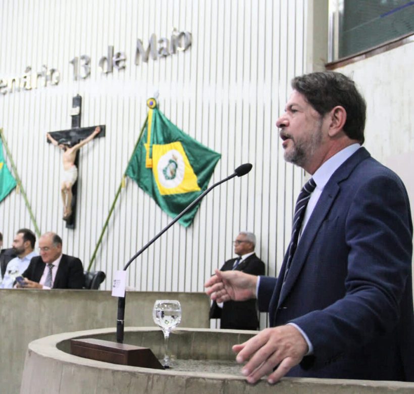 Cid Gomes anuncia nas redes sociais que abre mão das emendas individuais