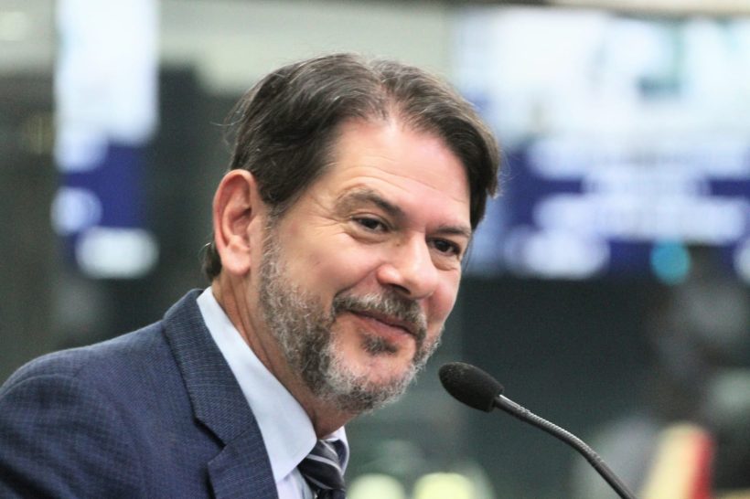 Cid critica Lula para tentar emplacar nome do irmão no comando da Cia Docas do Ceará