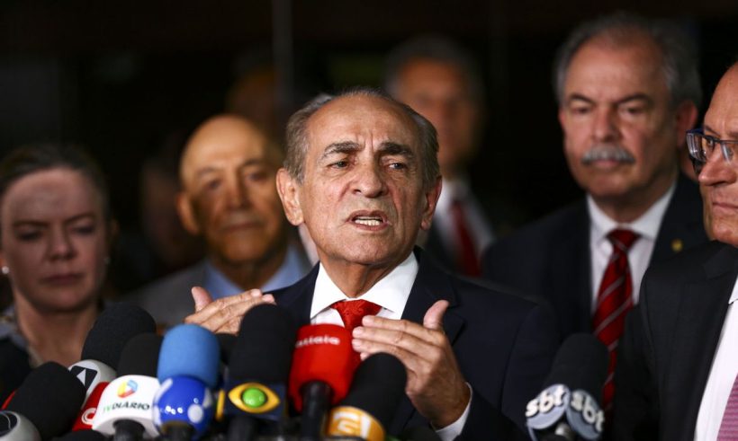 Senador apresenta PEC para manter valor de R$ 600 do Auxílio Brasil