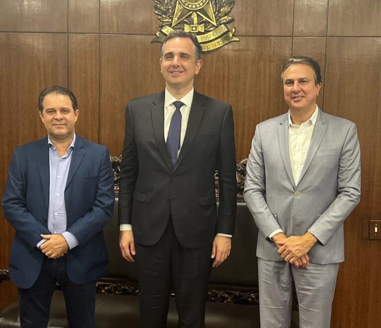 Governador interino, Evandro Leitão, se reúne com Rodrigo Pacheco e Camilo Santana em Brasília