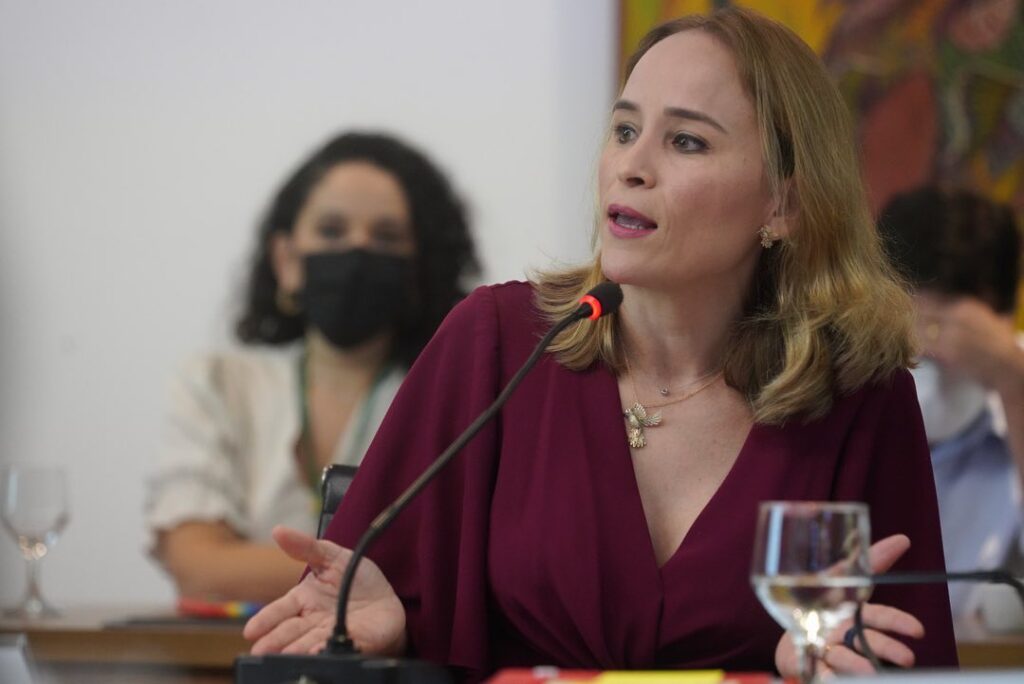 Fernanda Pacobahyba aceitou o convite para permanecer à frente da Sefaz no governo Elmano. (Foto: reprodução/Instagram)
