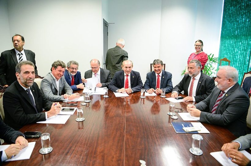 Alckmin se reúne com integrantes da Comissão Mista de Orçamento