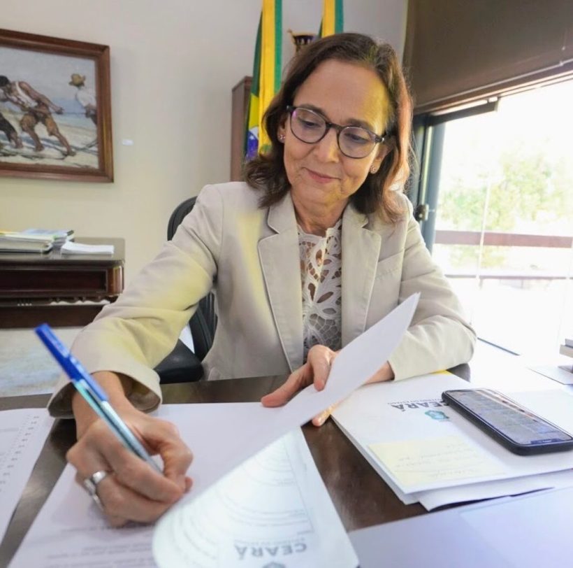 Izolda assina decreto que reduz horário do funcionalismo público estadual em jogos do Brasil na Copa