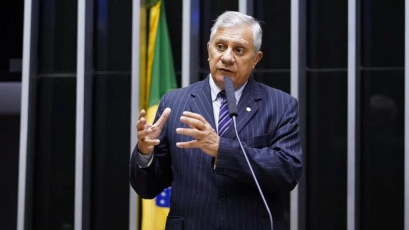 José Airton apresenta projeto que concede título de Embaixador do Padre Cícero a Roberto Pessoa