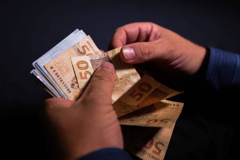 Novo salário mínimo de R$ 1.412 já está em vigor