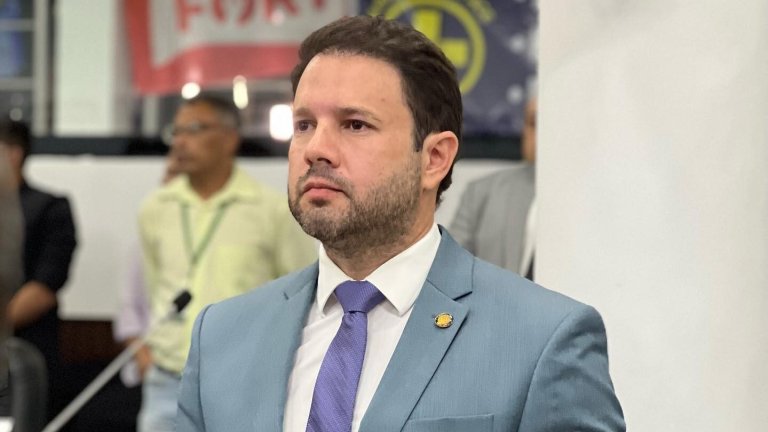 Vereadores de Fortaleza destacam administração de Léo Couto durante sessão na CMFor