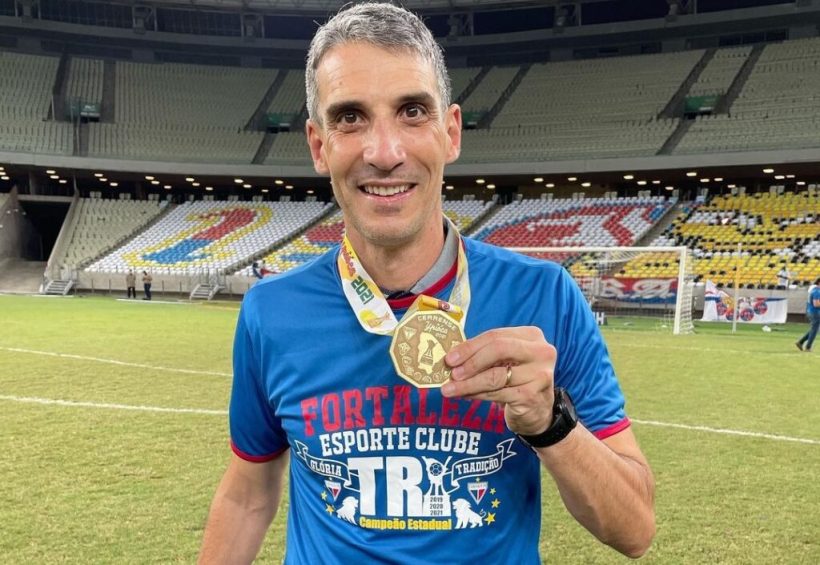 Ele fica! Vojvoda renova contrato com o Fortaleza até 2024
