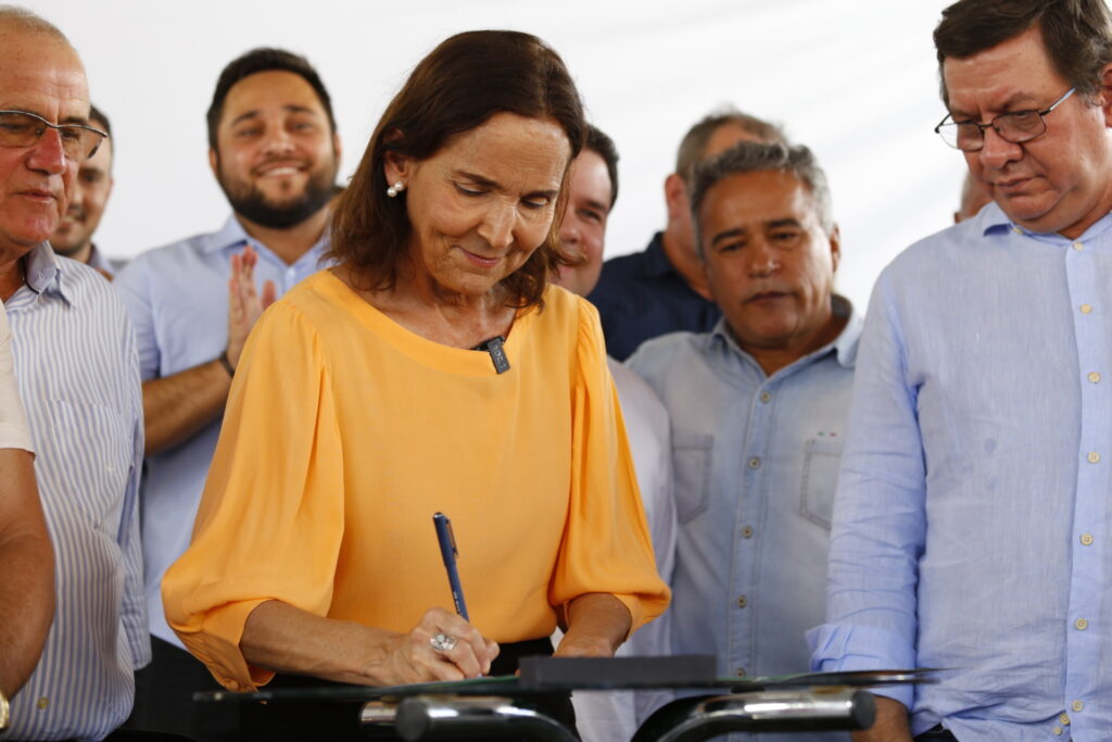 DECRETO IMPLANTACAO AEROPORTO; GOVERNADORA IZOLDA; © TATIANA FORTES/ GOV. DO CEARA