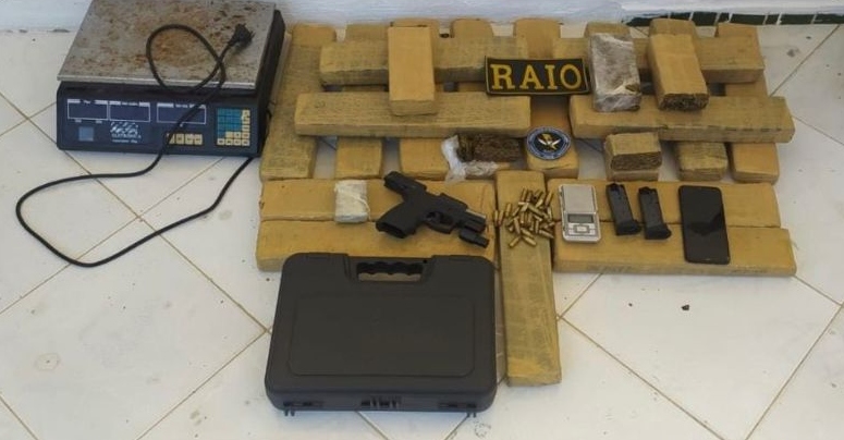 Homem é preso com mais de 20 kg de drogas e pistola em Caucaia