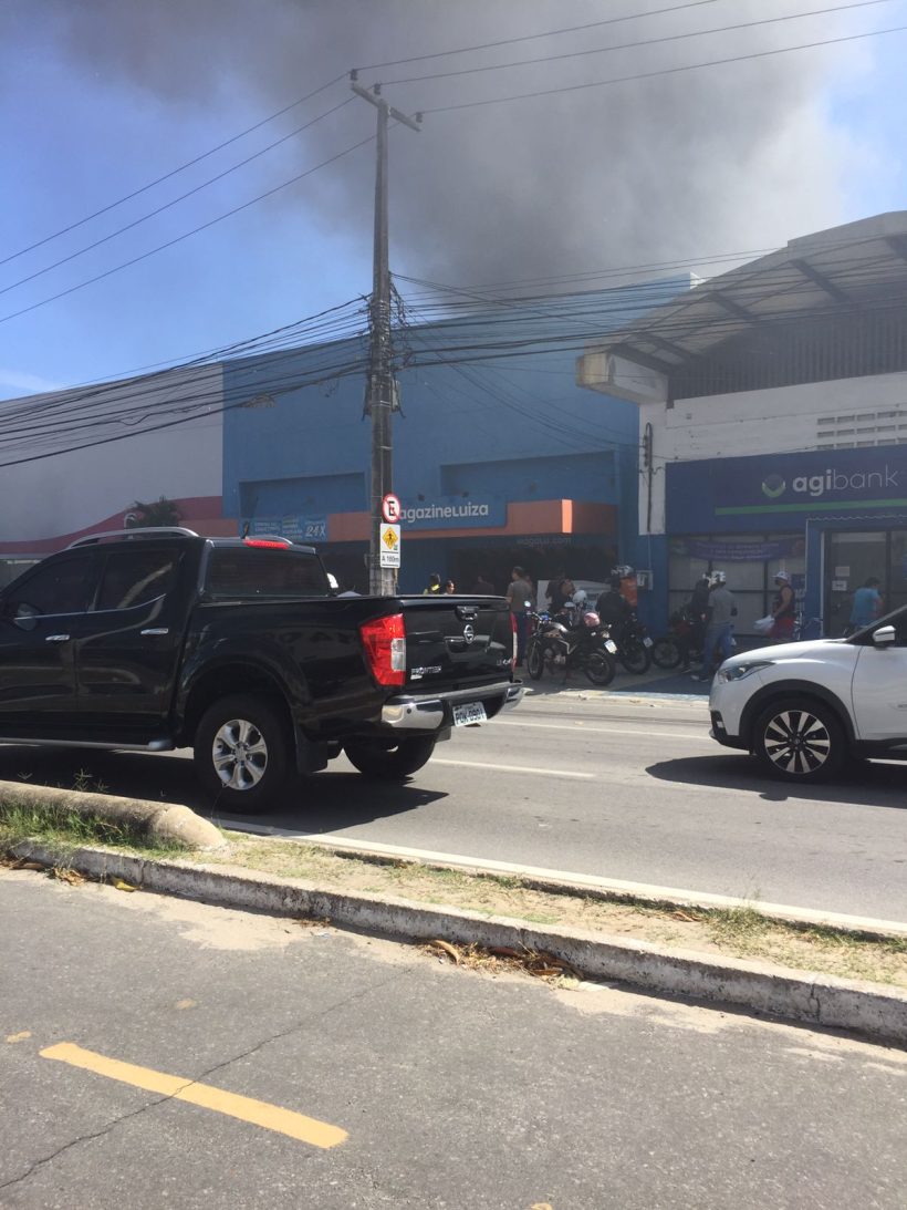 Incêndio atinge loja de eletrodomésticos na capital