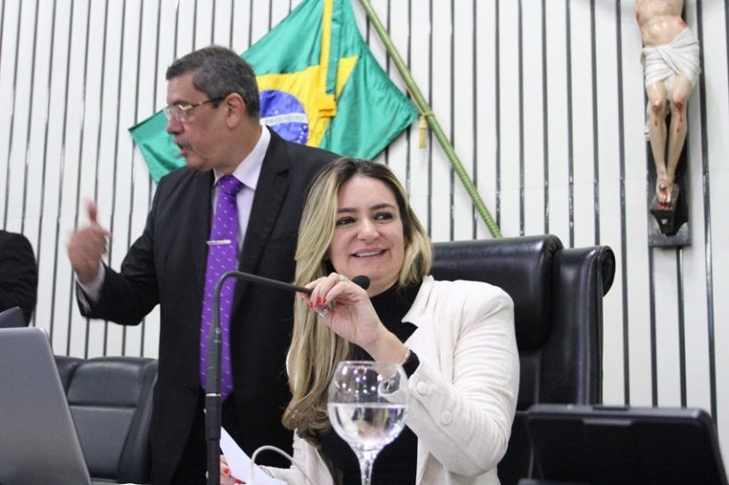 Augusta Brito assume a vaga de Camilo Santana no Senado. (Foto: Júnior Pio/Alece)